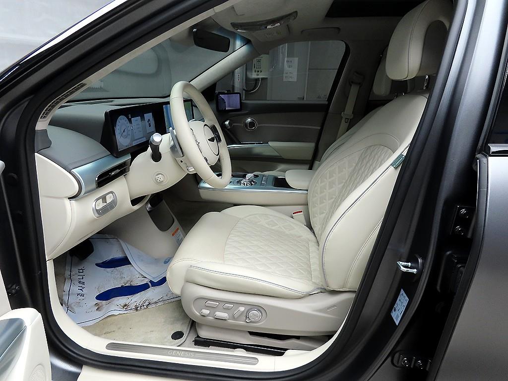 Genesis GV60 - Vista 5