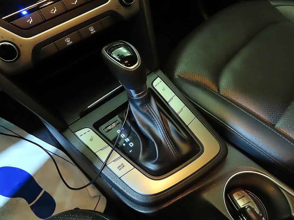 HYUNDAI Avante - Vista 12