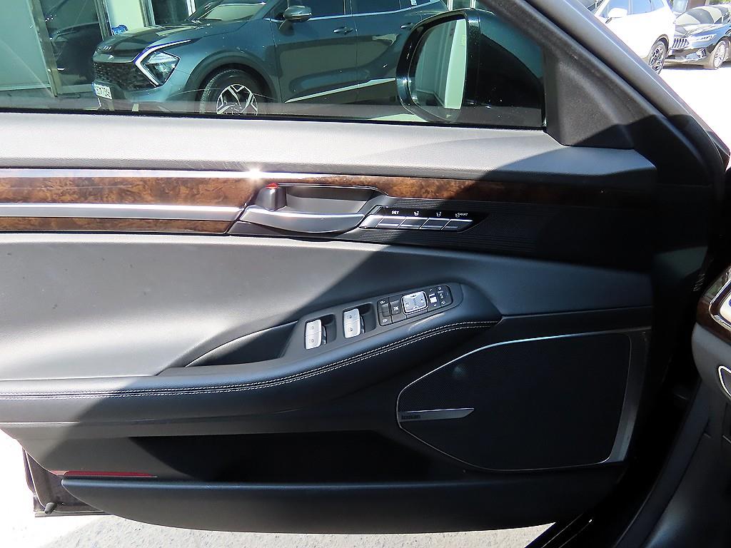 Genesis G90 - Vista 12