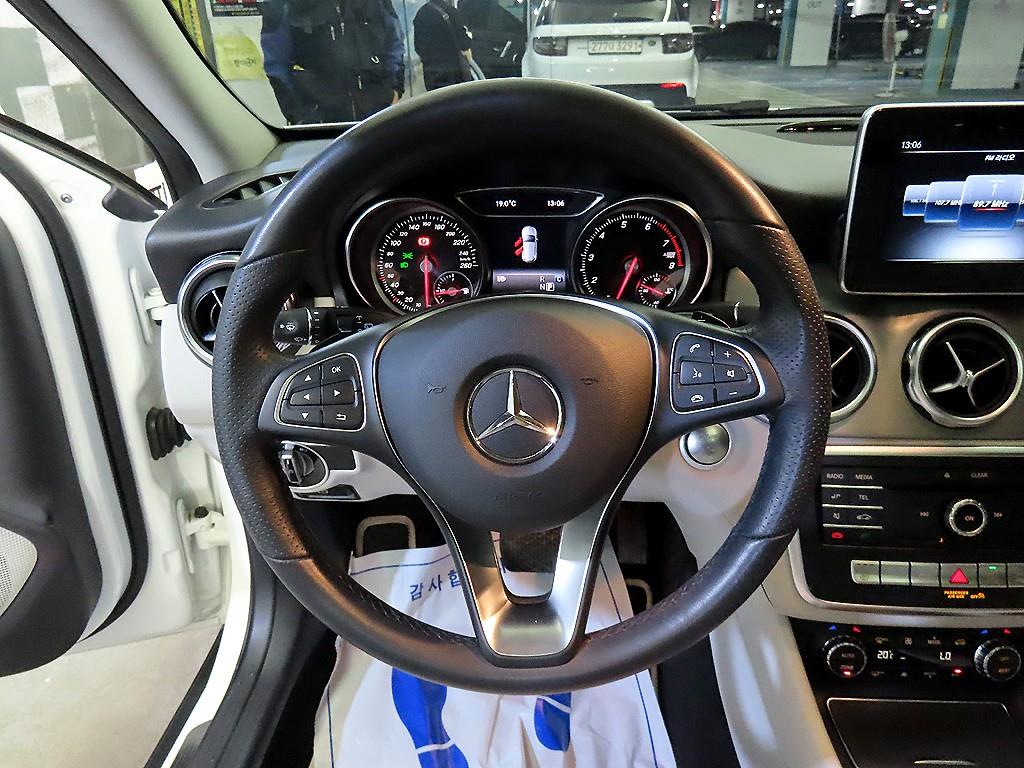 Mercedes Benz GLA Class - Vista 8