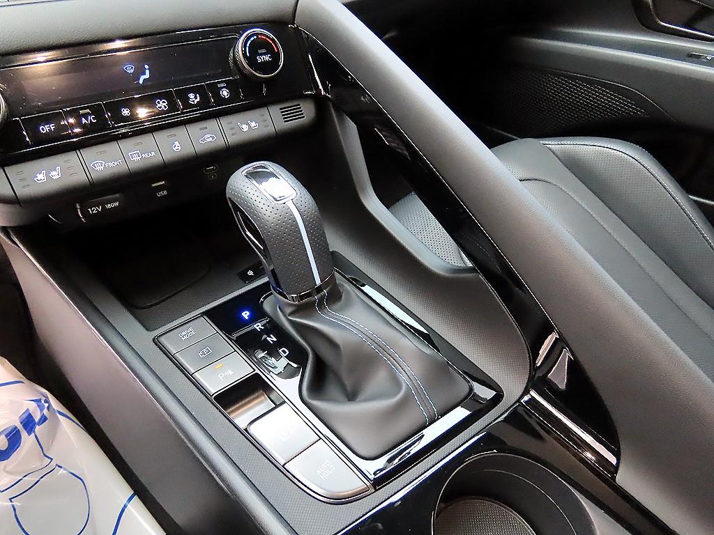 HYUNDAI Avante - Vista 10