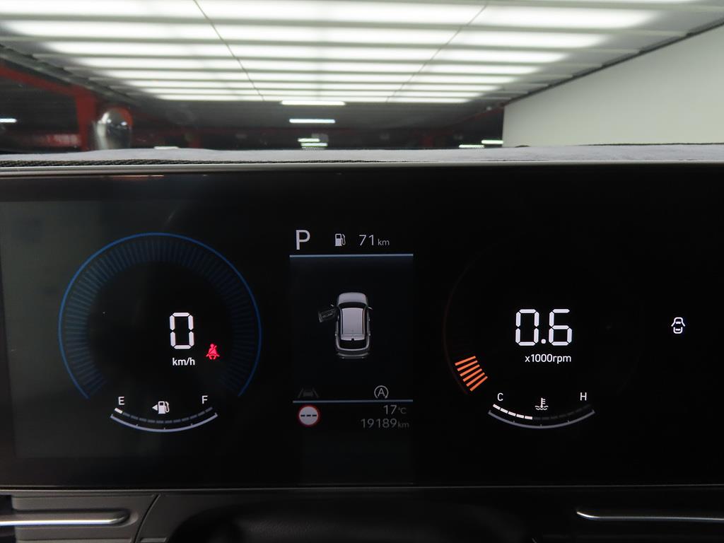 HYUNDAI Kona - Vista 9