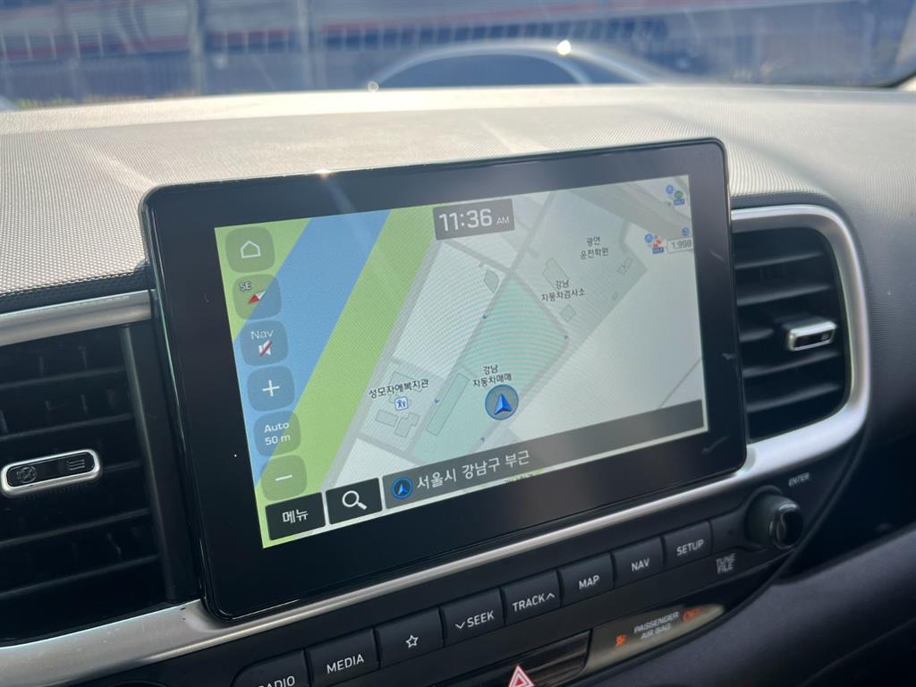 HYUNDAI Venue - Vista 11