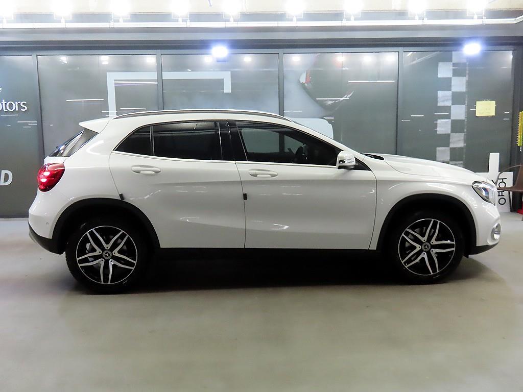 Mercedes Benz GLA Class - Vista 3