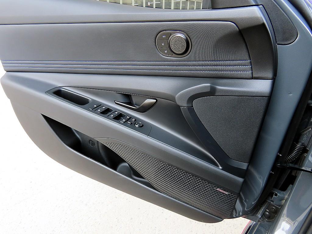 HYUNDAI Avante - Vista 11