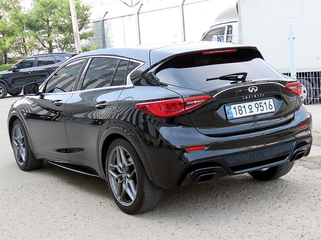 Infiniti Q - Vista 3