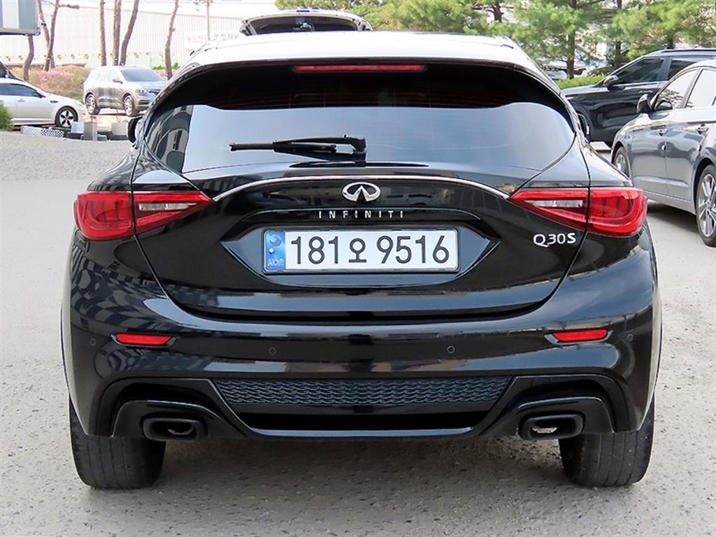 Infiniti Q - Vista 4