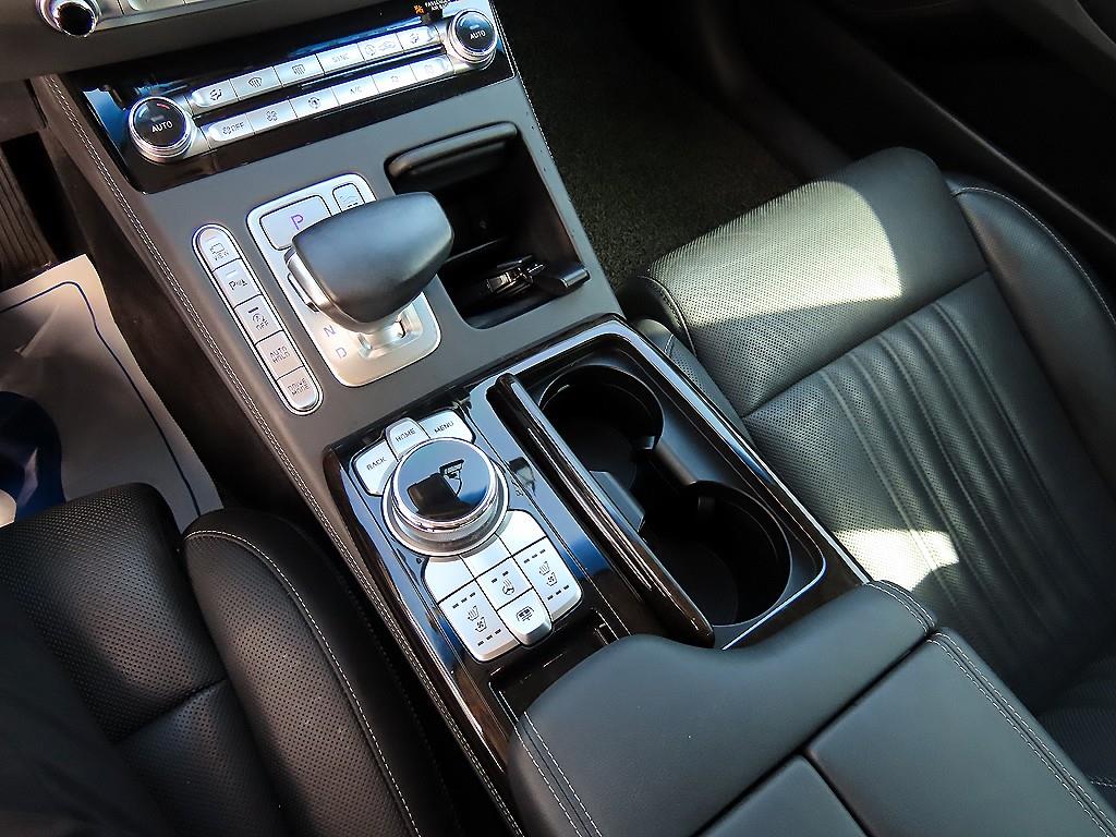 Genesis G90 - Vista 11
