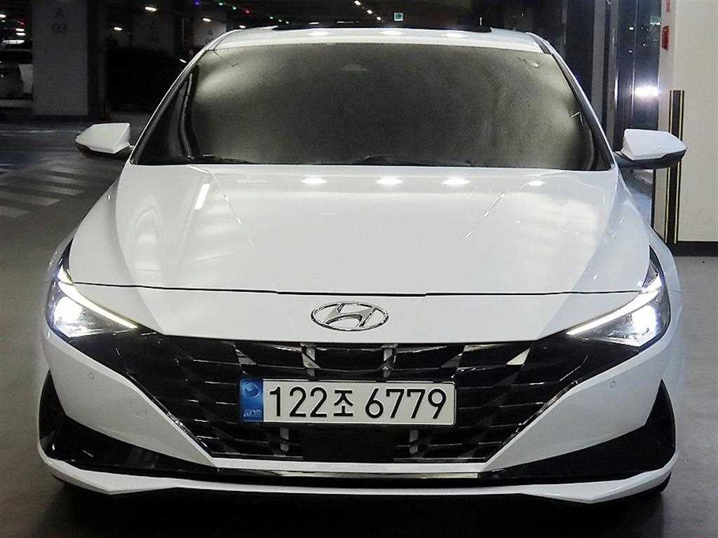 HYUNDAI Avante - Vista 2
