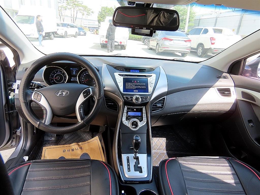 HYUNDAI Avante - Vista 7