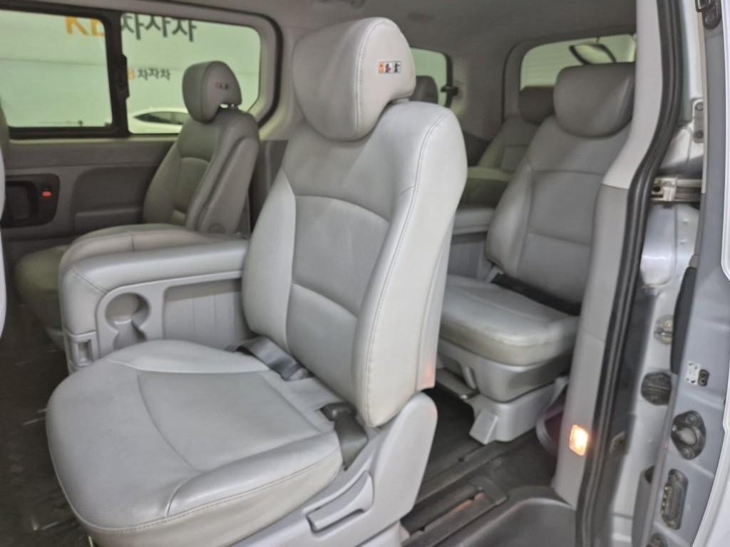 HYUNDAI Starex - Vista 12