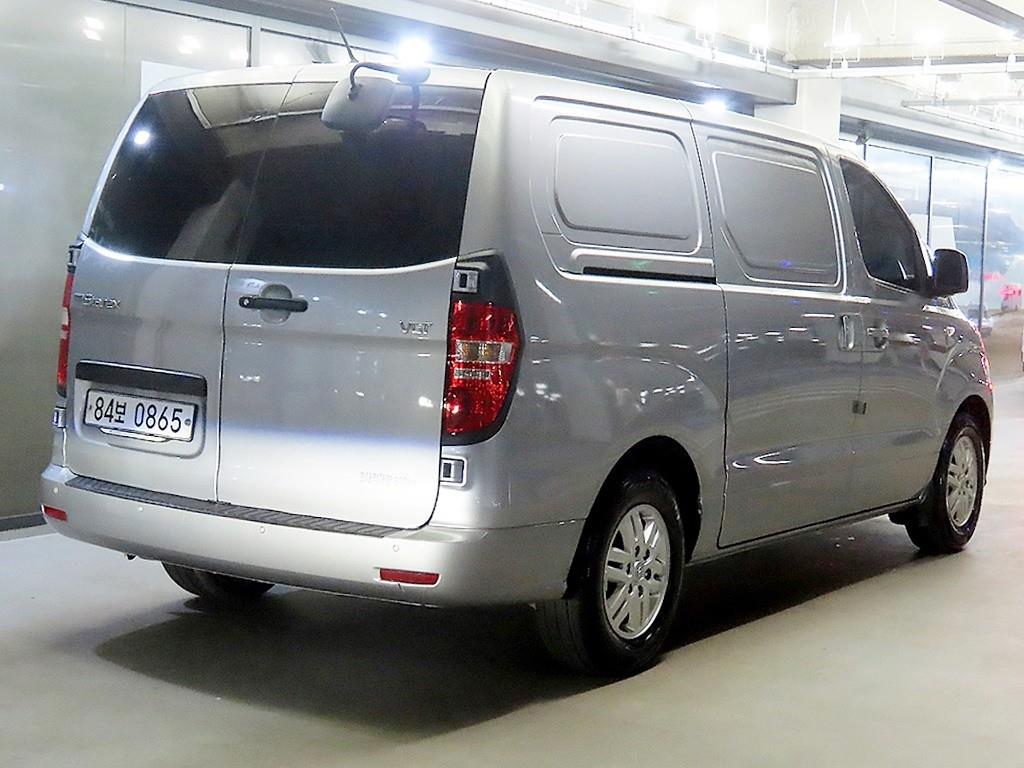 HYUNDAI Starex - Vista 4