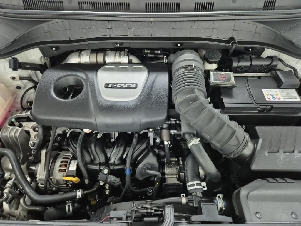 HYUNDAI Kona - Vista 5