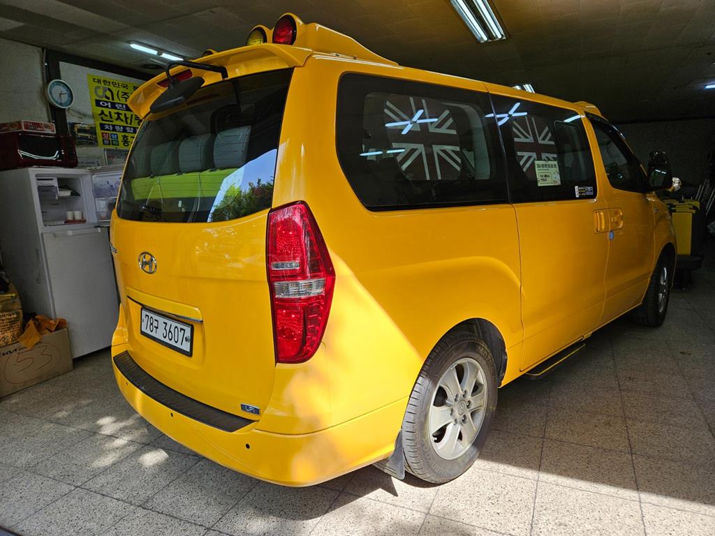 HYUNDAI Starex - Vista 4