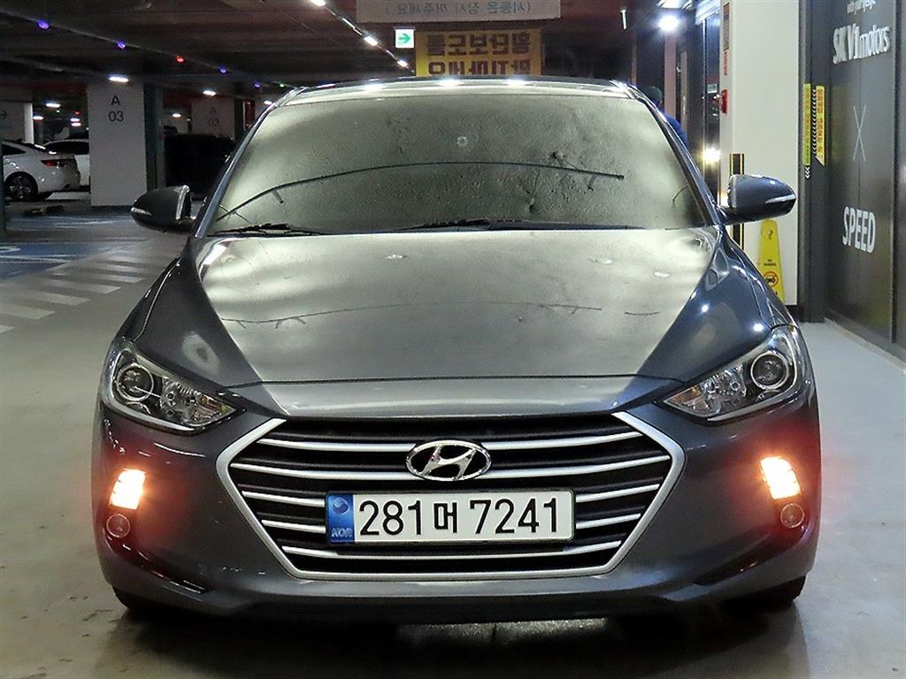 HYUNDAI Avante - Vista 2