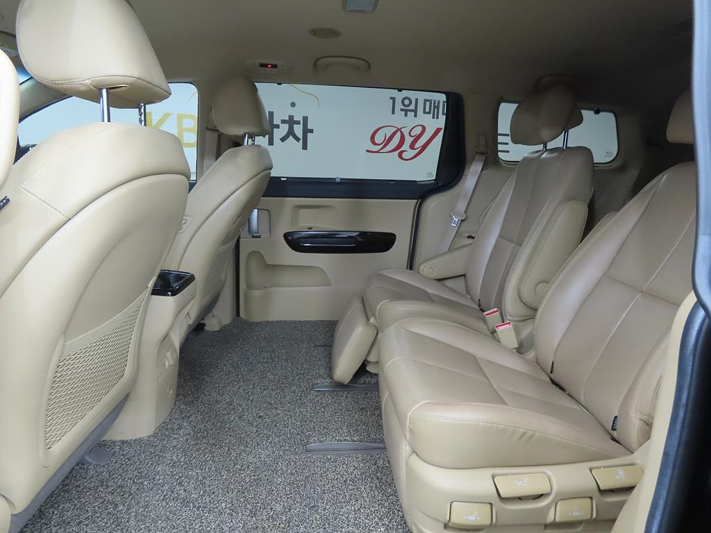 KIA Carnival - Vista 6