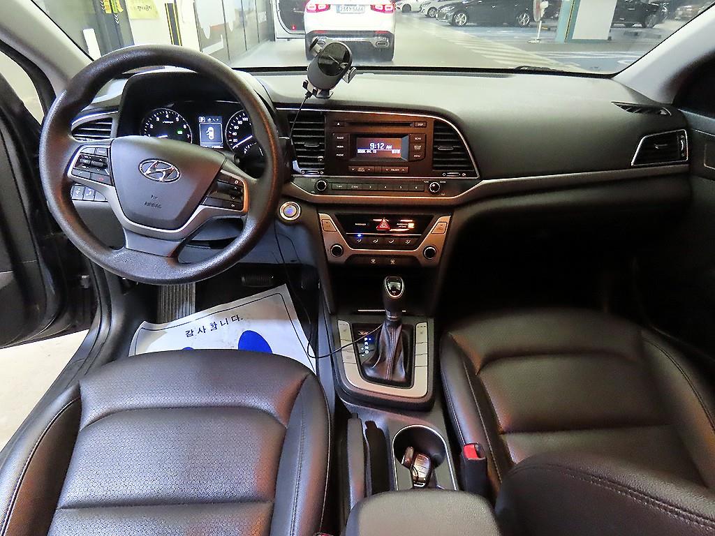 HYUNDAI Avante - Vista 10