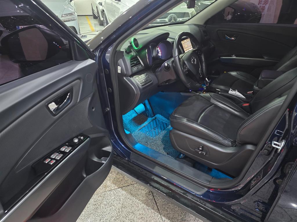 Ssangyong Tivoli - Vista 6