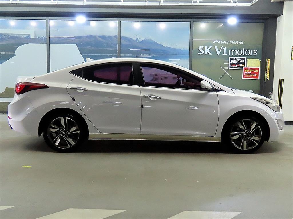 HYUNDAI Avante - Vista 3