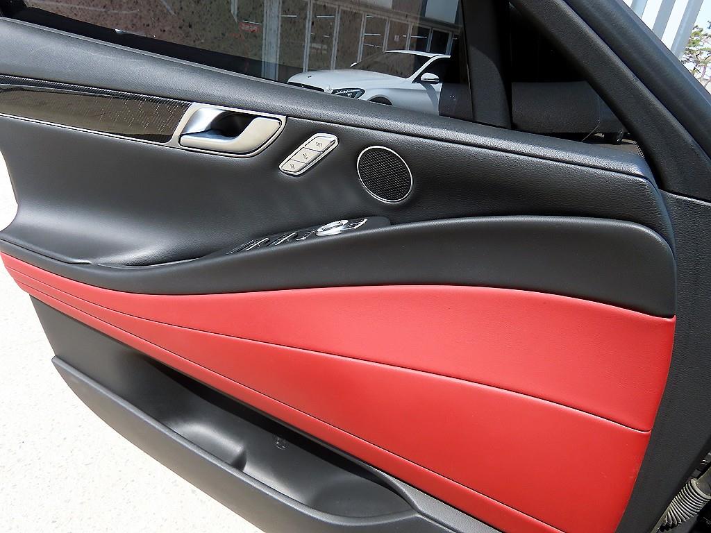 Genesis G80 - Vista 12