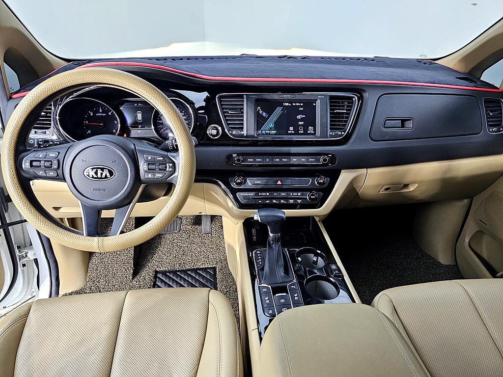 KIA Carnival - Vista 5
