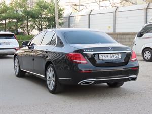 Mercedes Benz E class - Vista 5