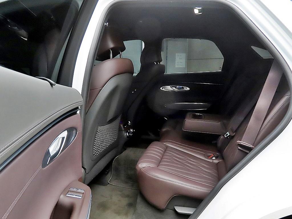 Genesis GV70 - Vista 6