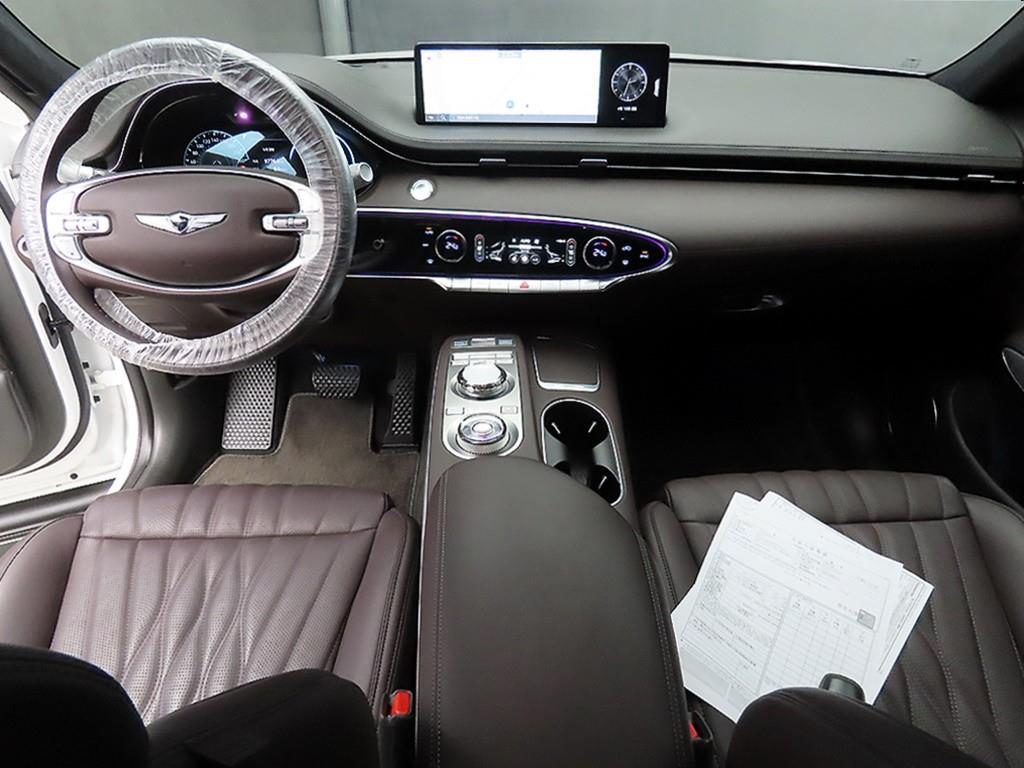 Genesis GV70 - Vista 7