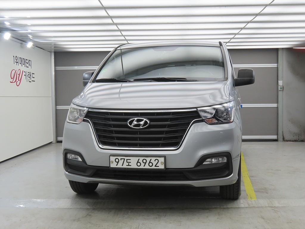 HYUNDAI Starex - Vista 2