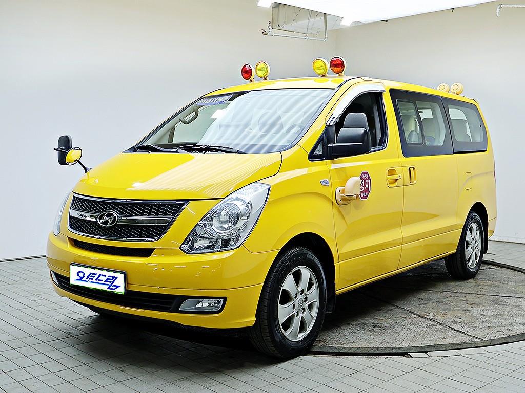 HYUNDAI Starex - Vista 3