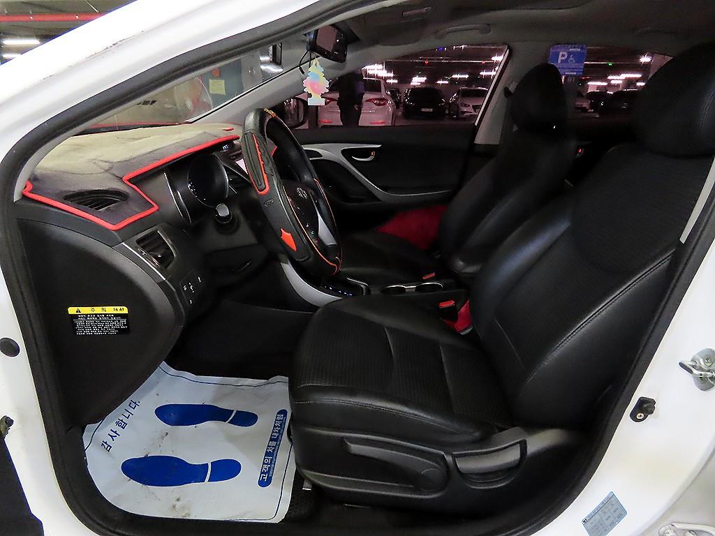 HYUNDAI Avante - Vista 6