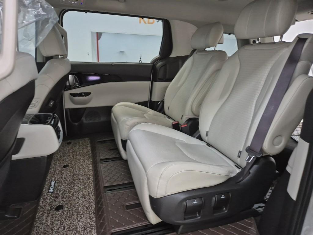 KIA Carnival - Vista 12