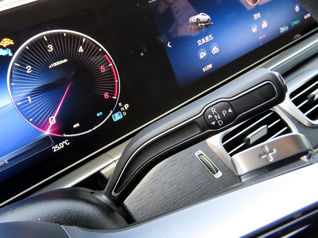 Mercedes Benz GLE Class - Vista 11