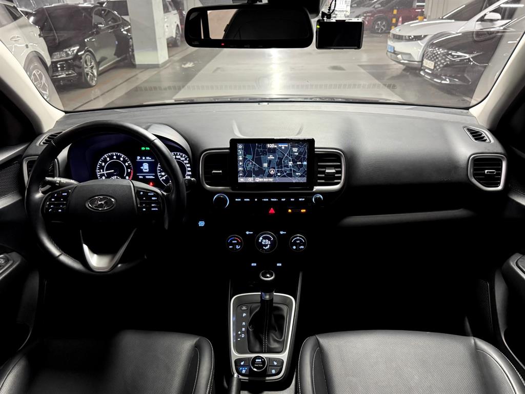HYUNDAI Venue - Vista 10