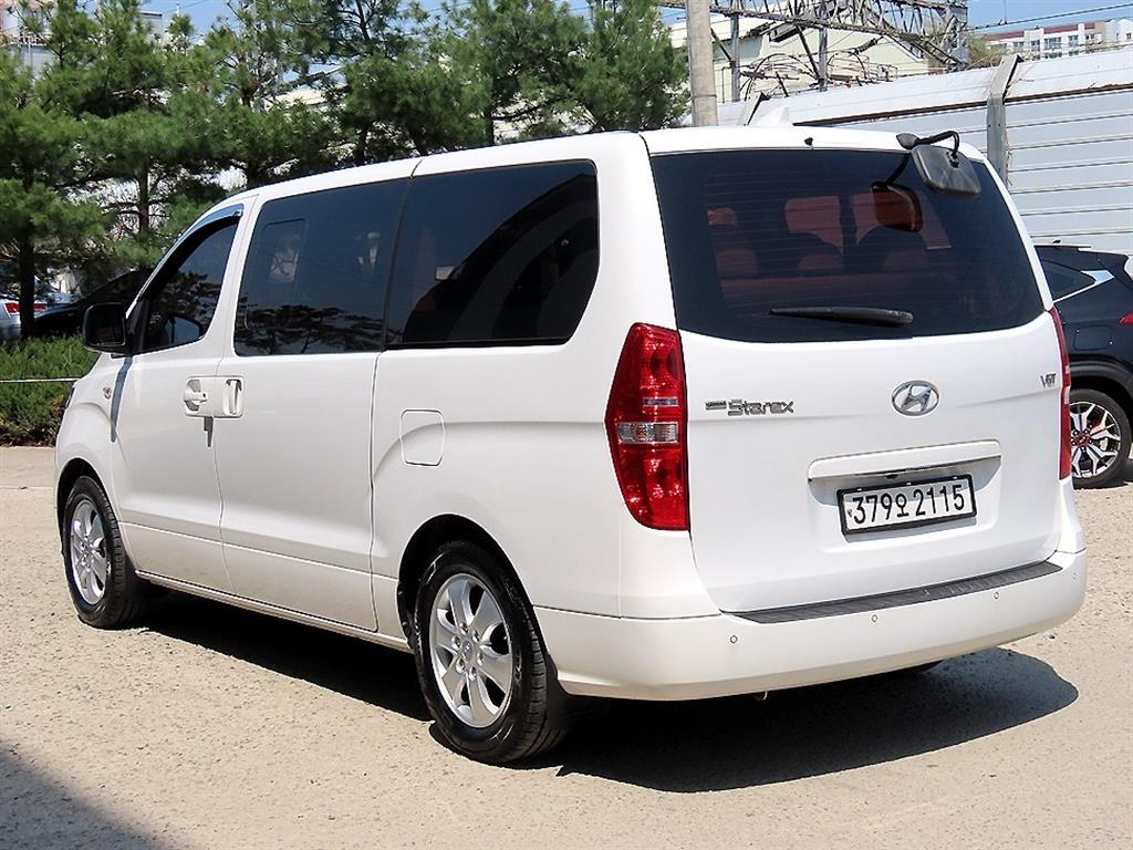 HYUNDAI Starex - Vista 3