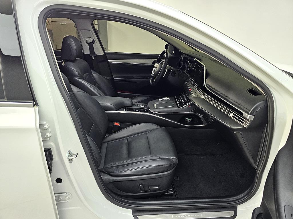 HYUNDAI Grandeur - Vista 11