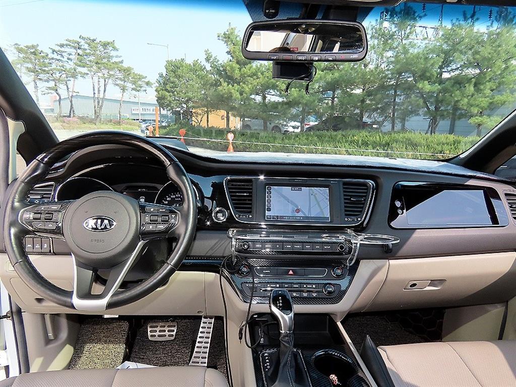 KIA Carnival - Vista 7