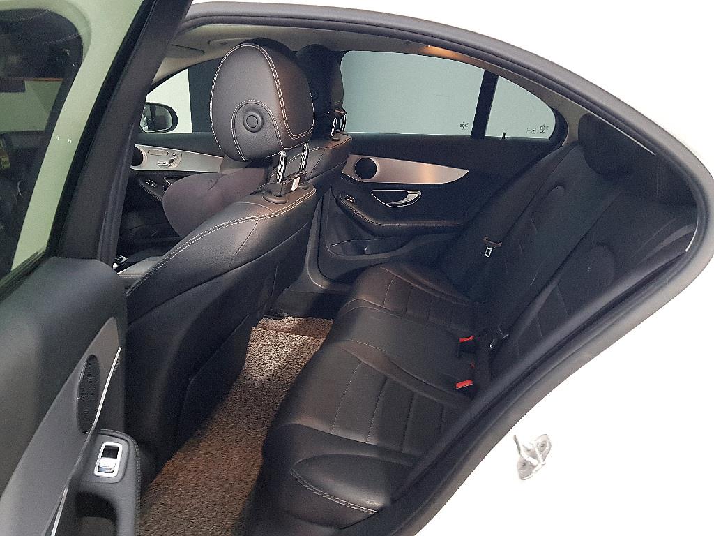 Mercedes Benz C Class - Vista 8