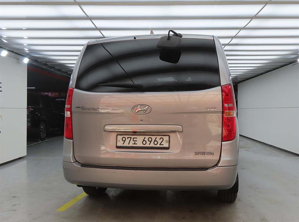 HYUNDAI Starex - Vista 3
