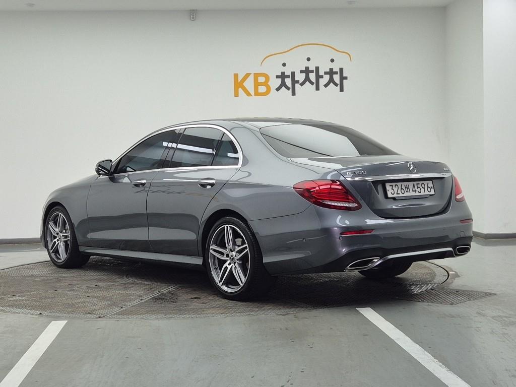 Mercedes Benz E class - Vista 3