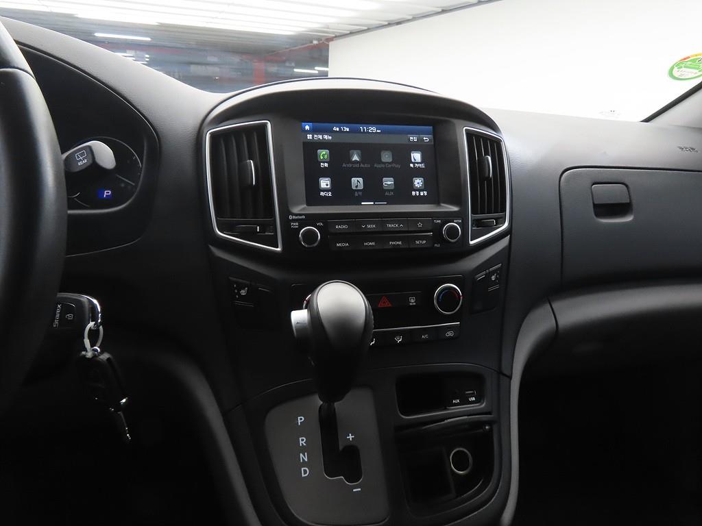 HYUNDAI Starex - Vista 10