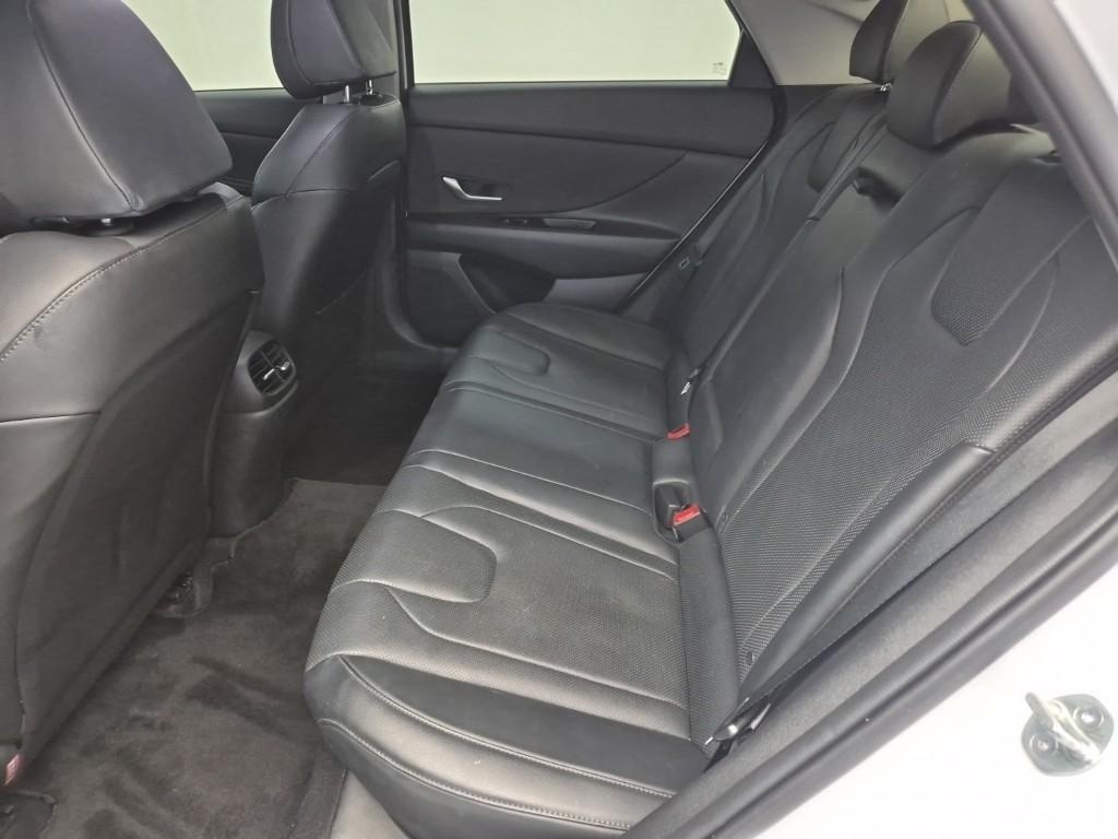 HYUNDAI Avante - Vista 12