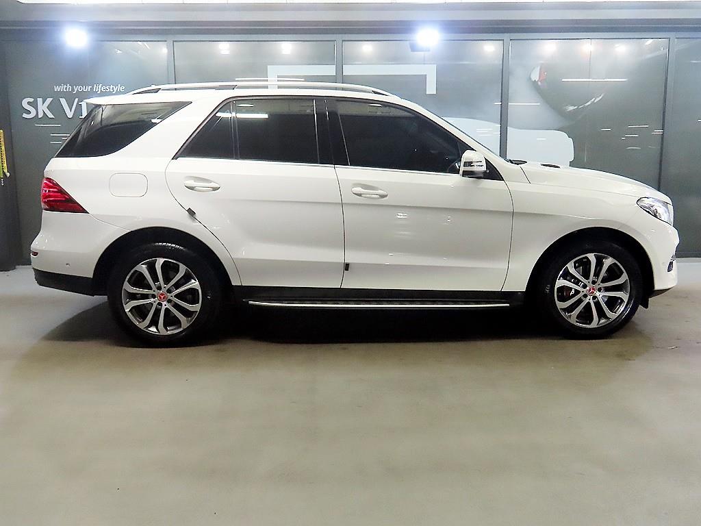 Mercedes Benz GLE Class - Vista 3