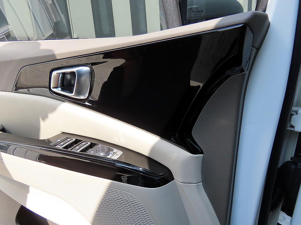 KIA Carnival - Vista 11