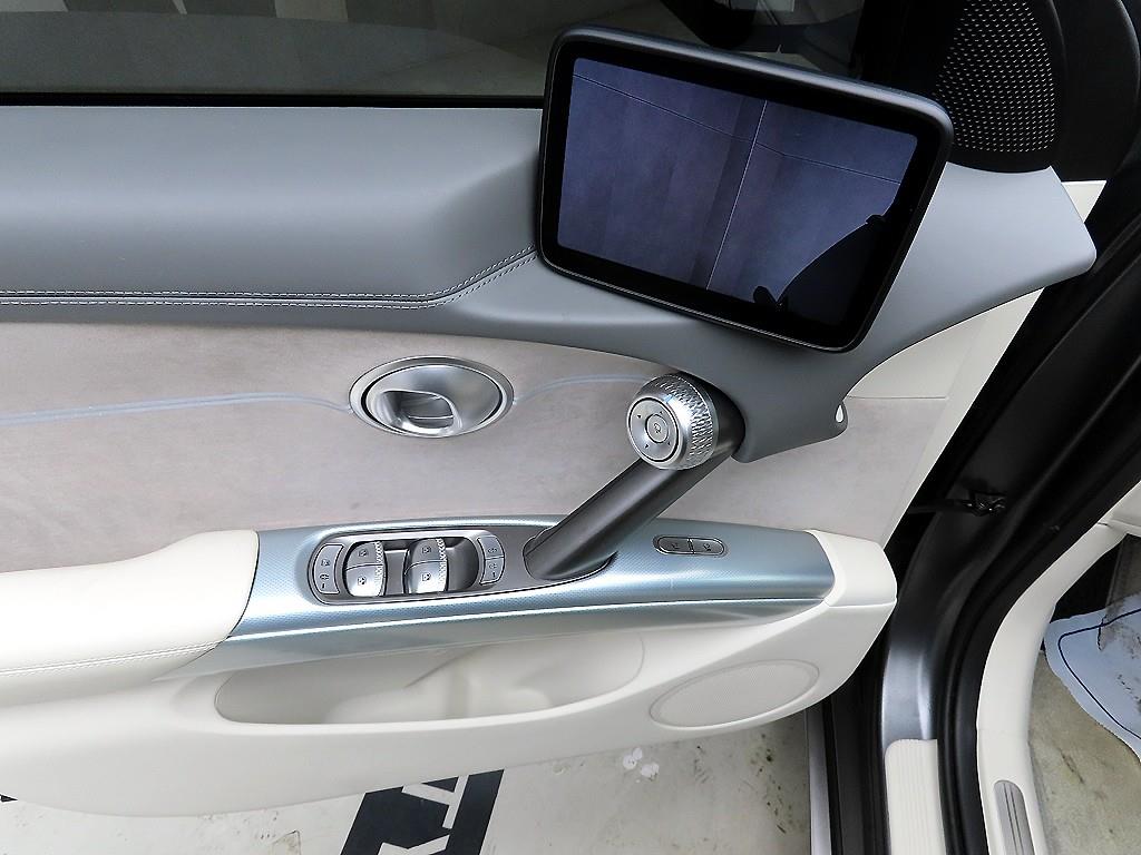 Genesis GV60 - Vista 11
