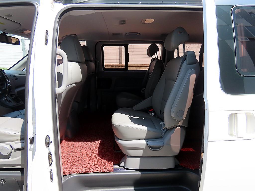 HYUNDAI Starex - Vista 6