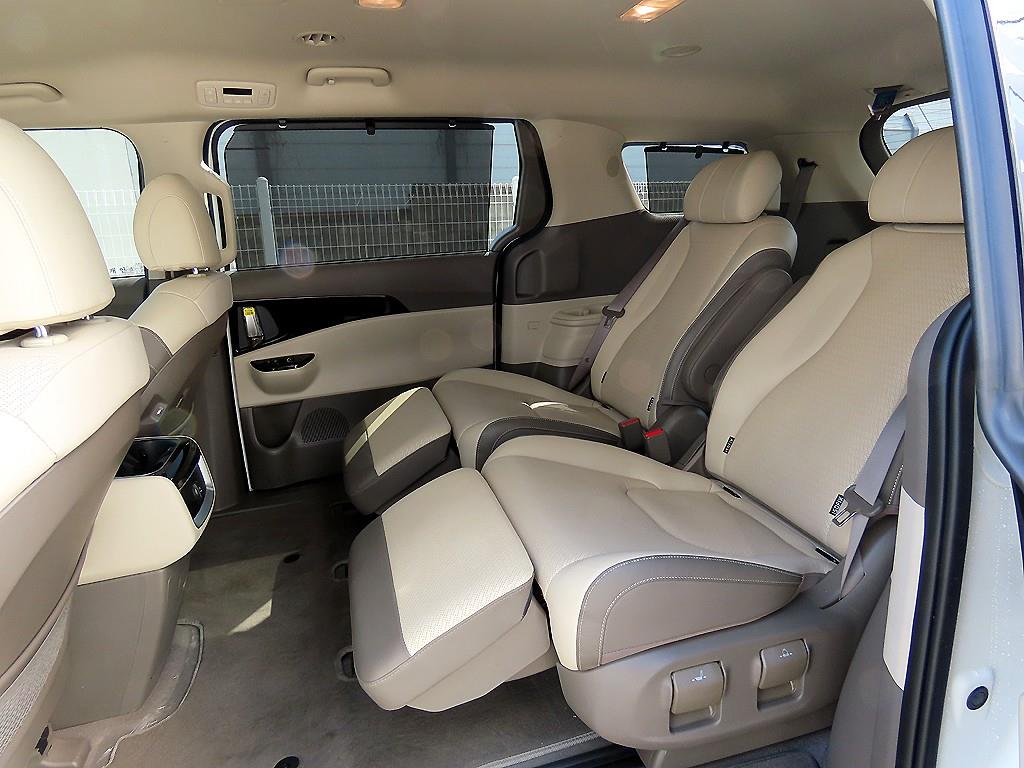 KIA Carnival - Vista 6
