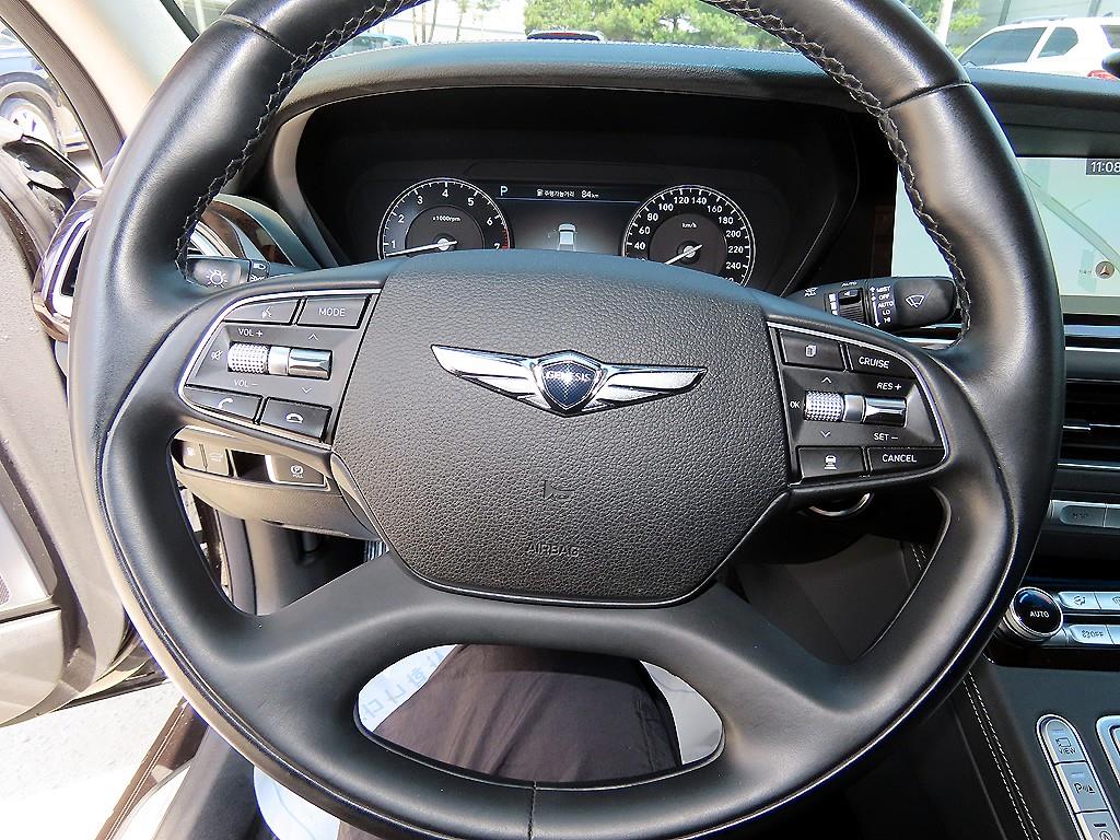 Genesis G90 - Vista 8