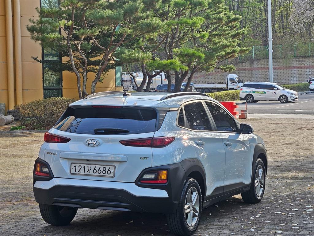 HYUNDAI Kona - Vista 4