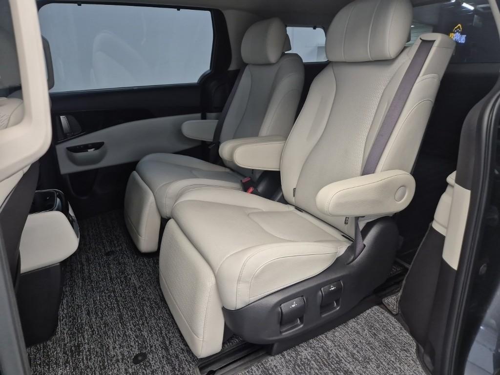 KIA Carnival - Vista 12